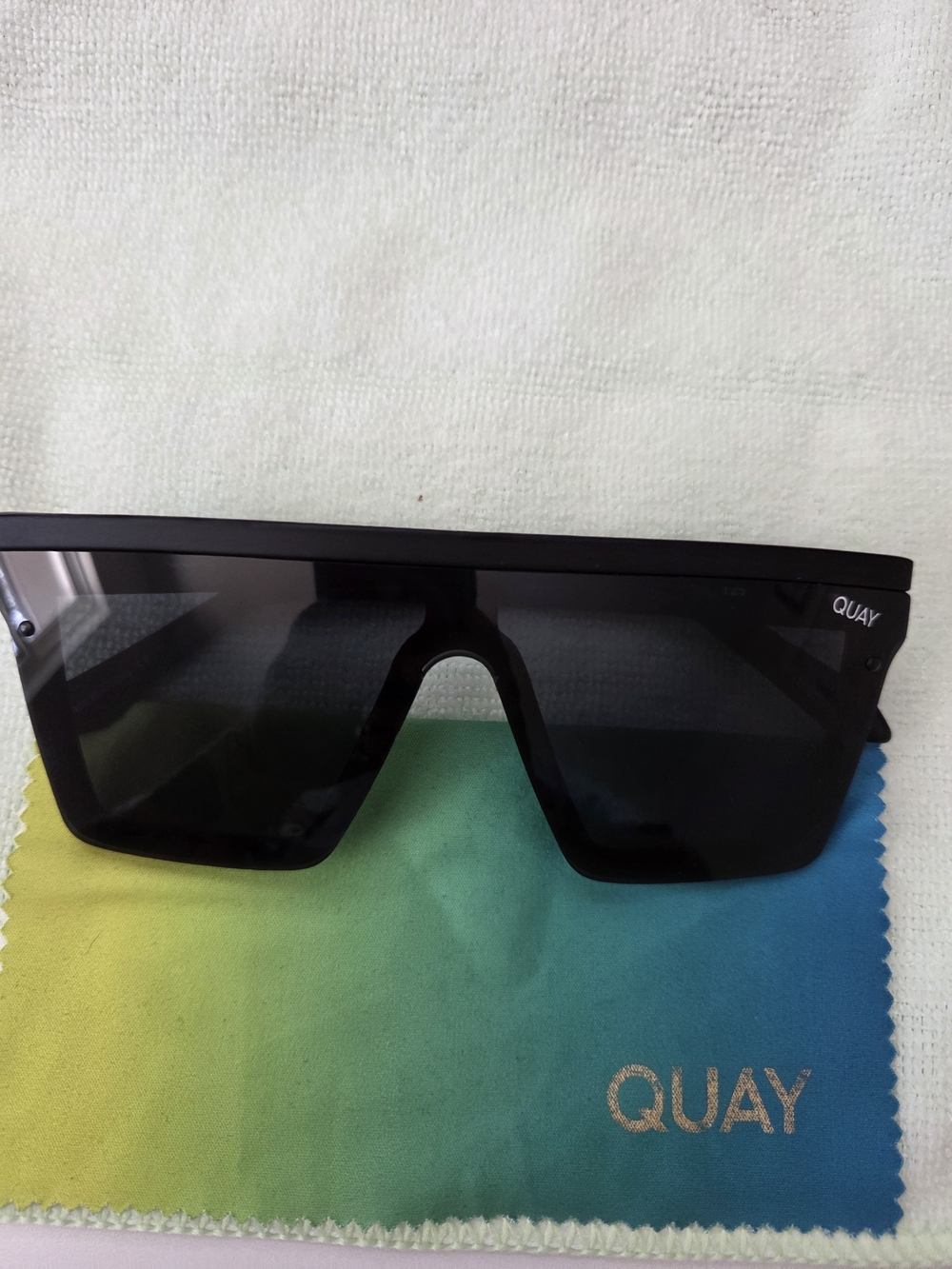 Quay Australia Men’s Black Shield Sunglasses - Bold UV Protection